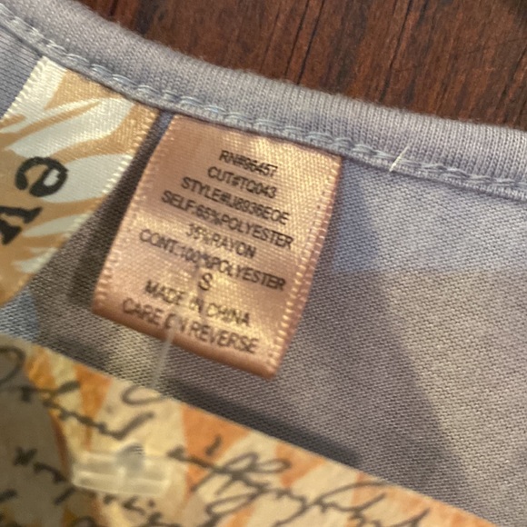 Eyeshadow Ruffle Tank Top - Picture 3 of 8